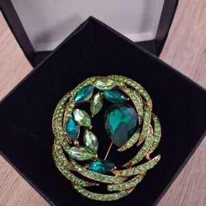 Брошка с кристали